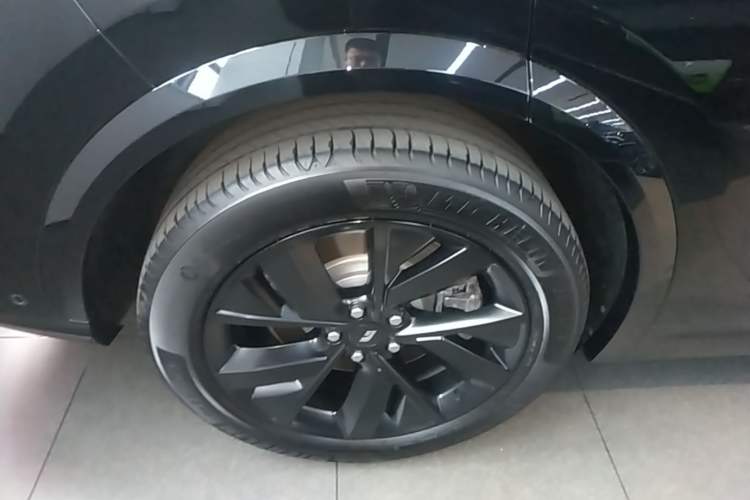 Used Li Auto L7 2023 Max model Right Rear Wheel Hub