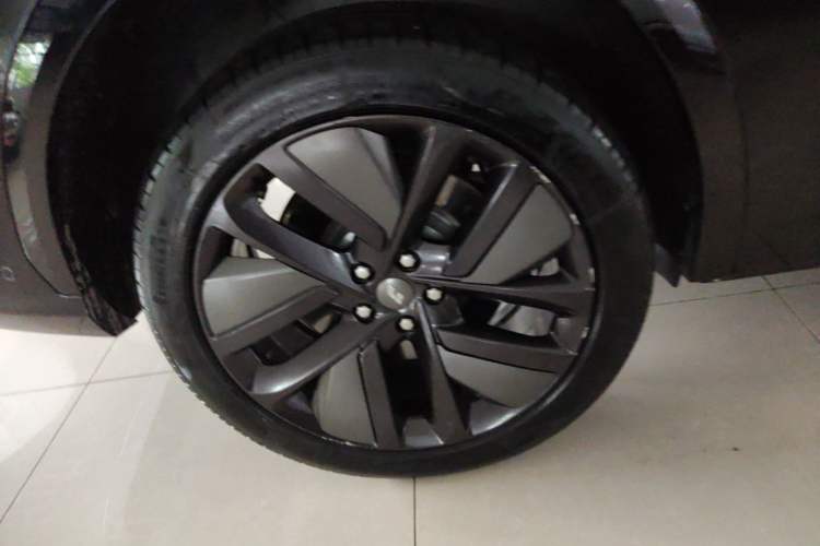 Used Li Auto L7 2023 Pro Model Right Rear Wheel Hub