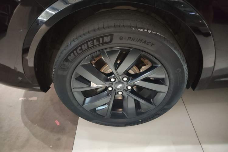 Used Li Auto L7 2023 Air model Right Rear Wheel Hub