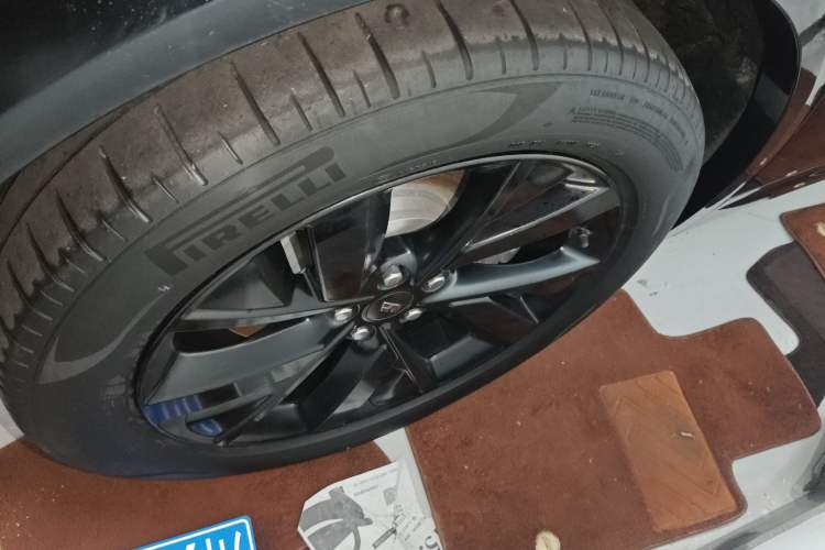 Used Li Auto L7 2023 Pro Model Right Rear Wheel Hub