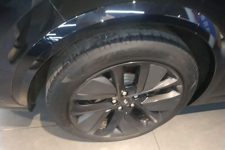 Used Li Auto L7 2023 Pro Model Right Rear Wheel Hub