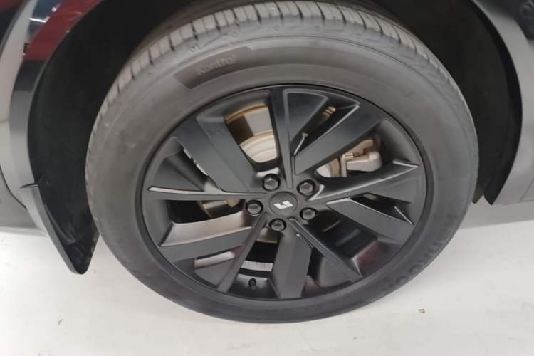 Used Li Auto L7 2023 Air model Right Rear Wheel Hub