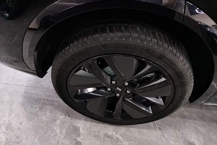 Used Li Auto L7 2023 Max model Right Rear Wheel Hub