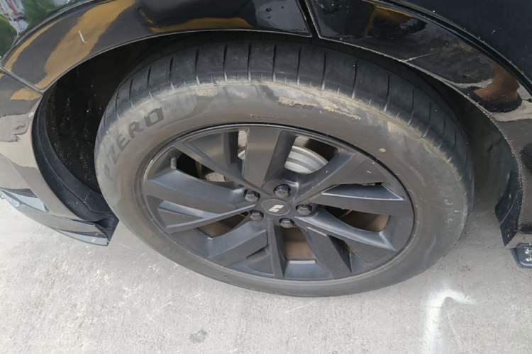 Used Li Auto L7 2023 Pro Model Right Rear Wheel Hub