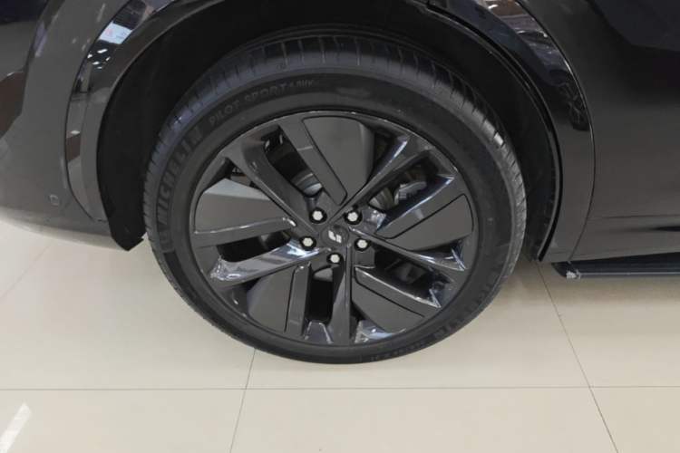 Used Li Auto L7 2023 Air model Right Rear Wheel Hub