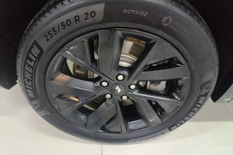 Used Li Auto L7 2023 Air model Right Rear Wheel Hub