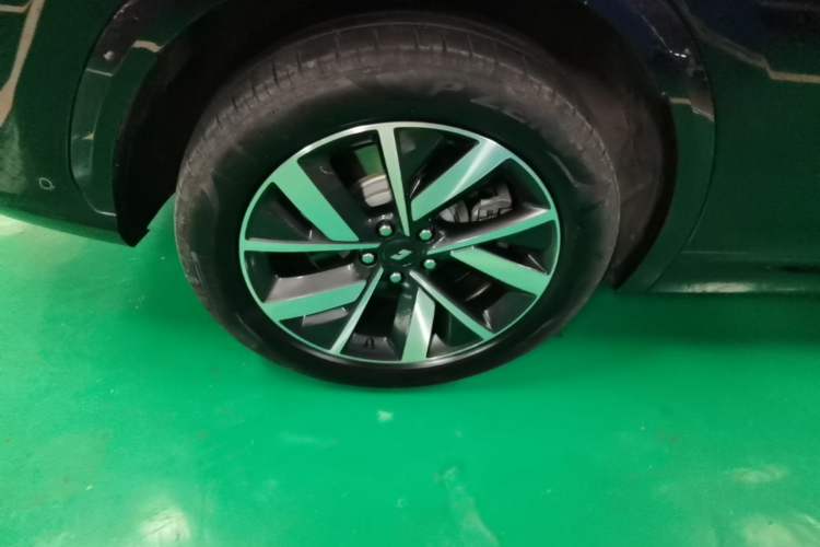 Used Li Auto L7 2023 Air model Right Rear Wheel Hub