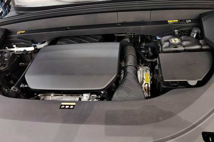 Used Li Auto L7 2023 Pro Model Engine Bay