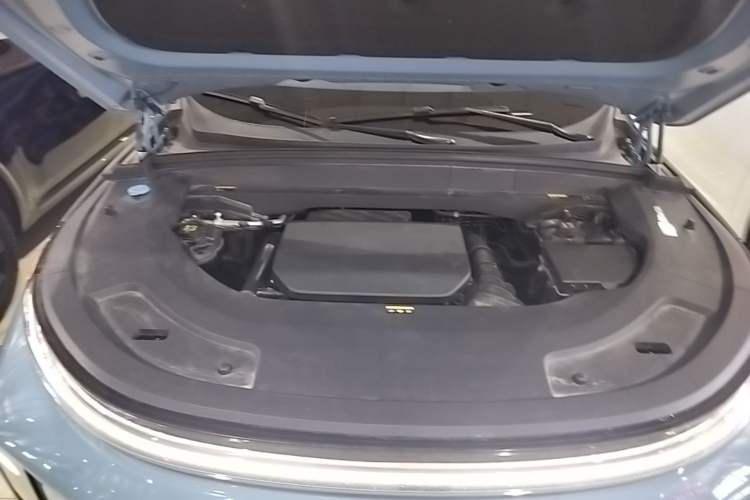 Used Li Auto L7 2023 Pro Model Engine Bay