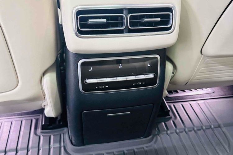 Used Li Auto L7 2023 Pro Model Interior 11