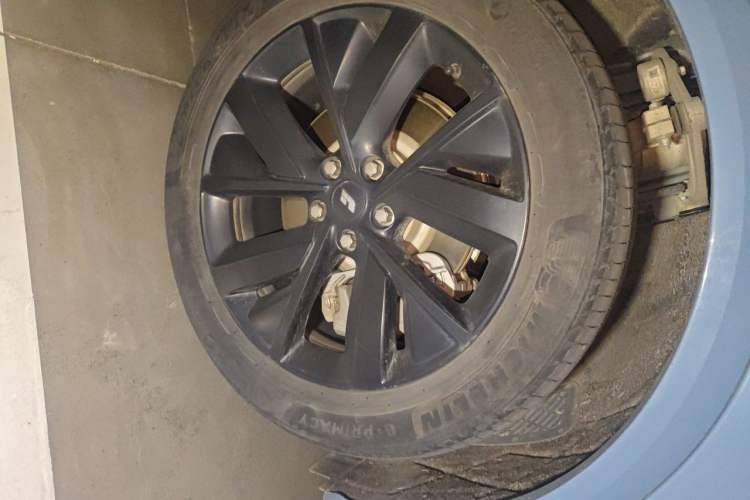 Used Li Auto L7 2023 Pro Model Right Front Wheel Hub