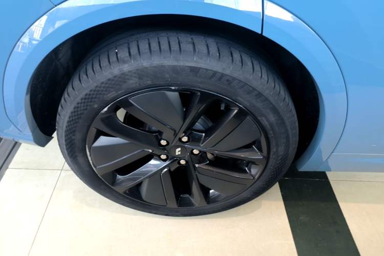 Used Li Auto L7 2023 Max model Right Rear Wheel Hub