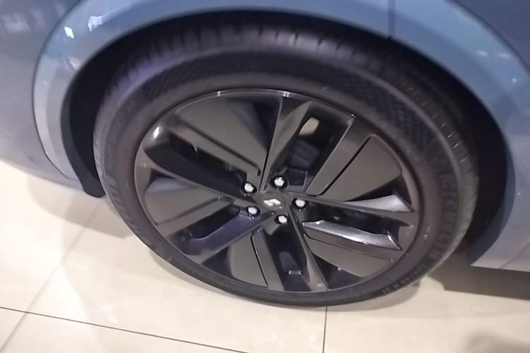 Used Li Auto L7 2023 Pro Model Right Rear Wheel Hub
