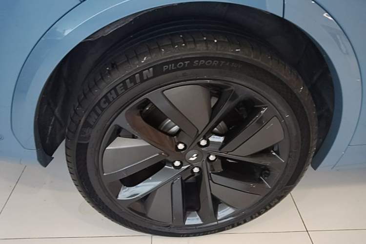Used Li Auto L7 2023 Max model Right Rear Wheel Hub