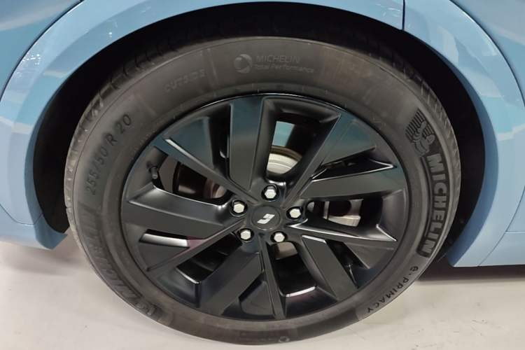 Used Li Auto L7 2023 Pro Model Right Rear Wheel Hub