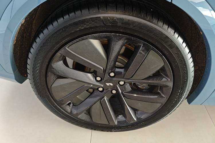 Used Li Auto L7 2023 Max model Right Rear Wheel Hub