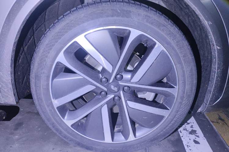 Used Li Auto L7 2023 Max model Right Front Wheel Hub