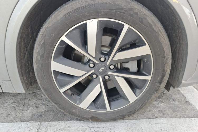 Used Li Auto L7 2023 Pro Model Right Front Wheel Hub