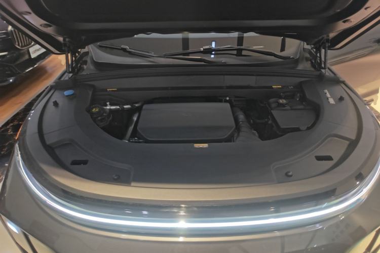 Used Li Auto L7 2023 Pro Model Engine Bay