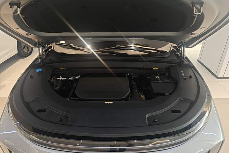 Used Li Auto L7 2023 Pro Model Engine Bay