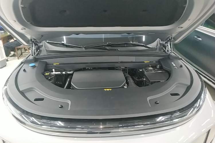 Used Li Auto L7 2023 Pro Model Engine Bay