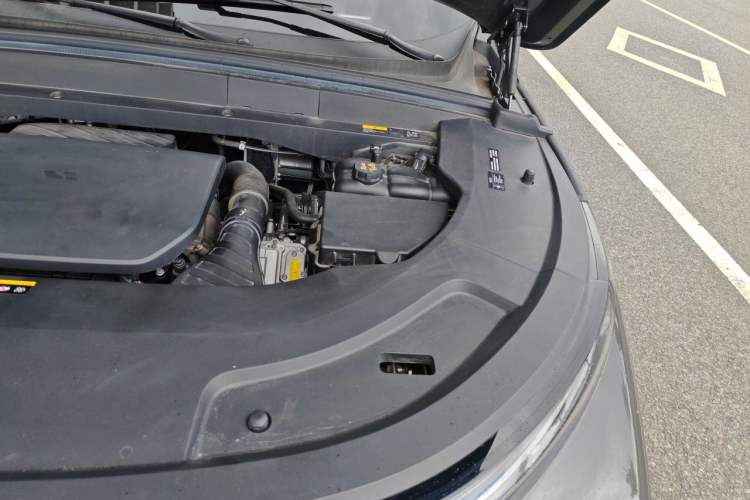 Used Li Auto L7 2023 Pro Model Engine Bay Left