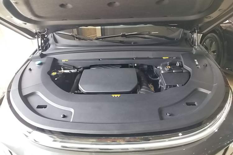 Used Li Auto L7 2023 Pro Model Engine Bay