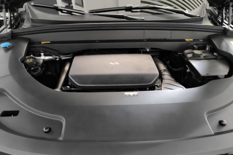 Used Li Auto L7 2023 Pro Model Engine Bay