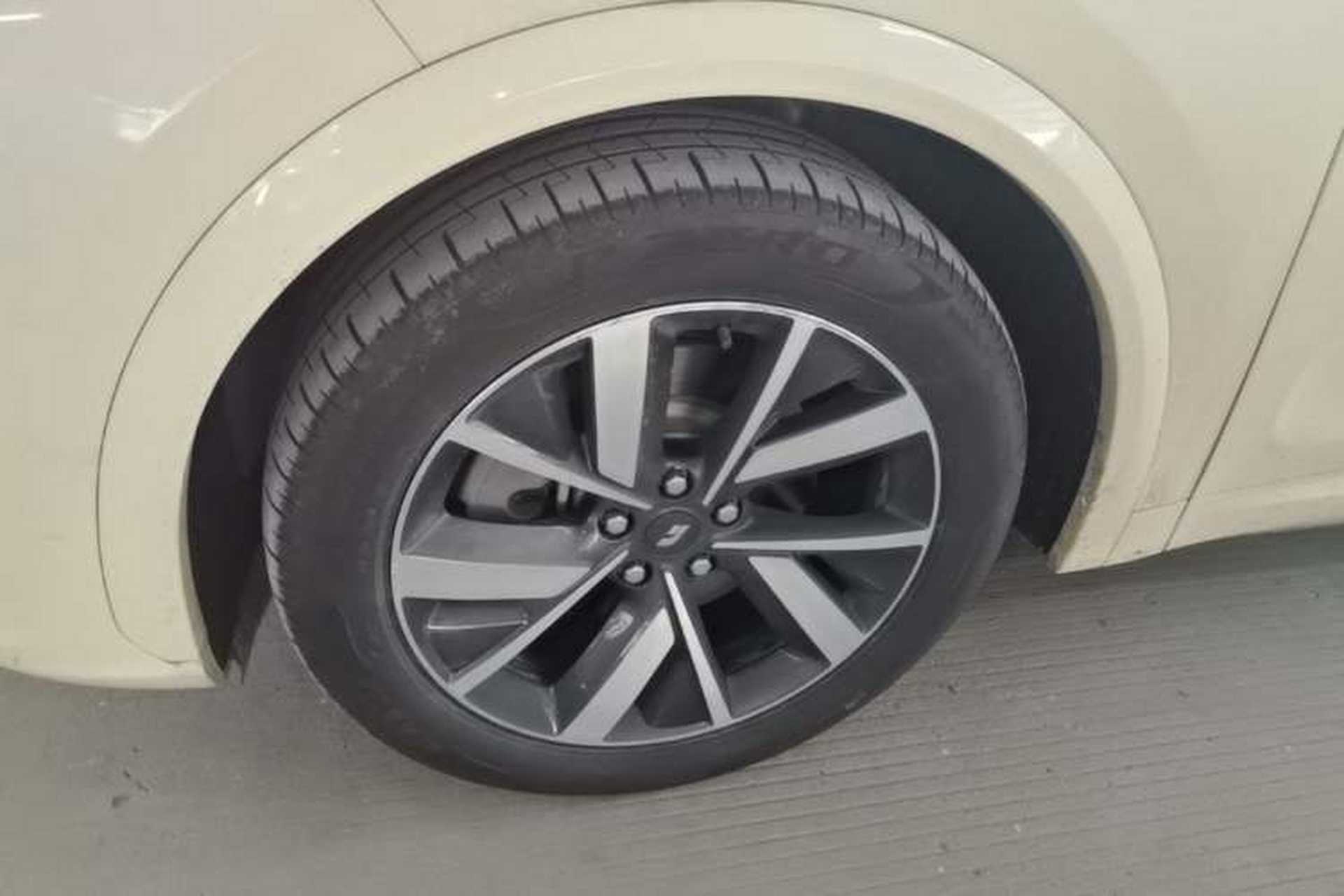 Used Li Auto L7 2023 Pro Model Exterior 2