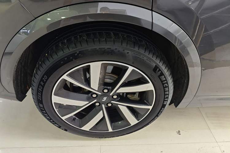 Used Li Auto L7 2023 Pro Model Exterior 5