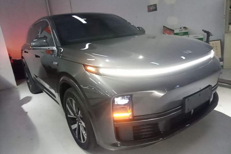 Used Li Auto L7 2023 Air model Front Right 45 Deg
