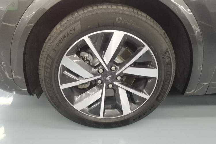 Used Li Auto L7 2023 Pro Model Left Front Wheel Hub
