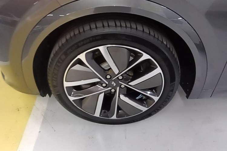 Used Li Auto L7 2023 Max model Left Front Wheel Hub
