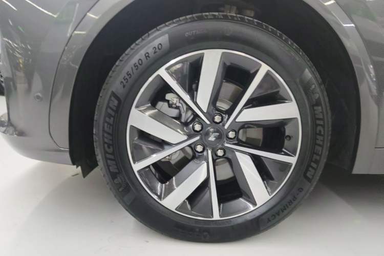 Used Li Auto L7 2023 Air model Left Front Wheel Hub