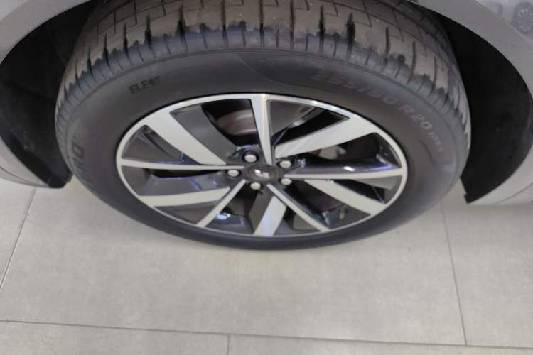 Used Li Auto L7 2023 Pro Model Left Front Wheel Hub