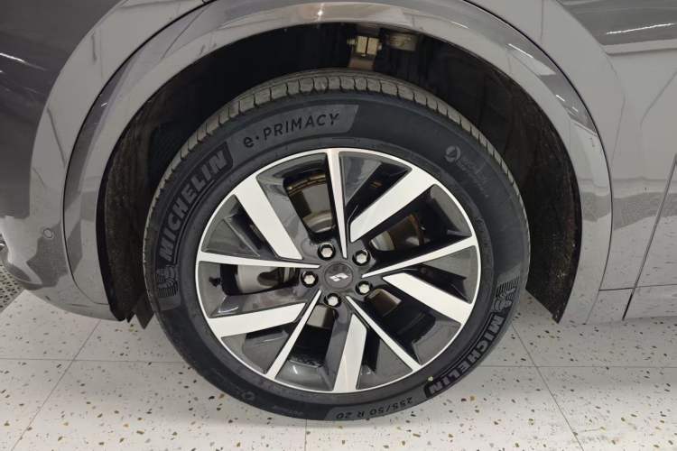 Used Li Auto L7 2023 Air model Left Front Wheel Hub