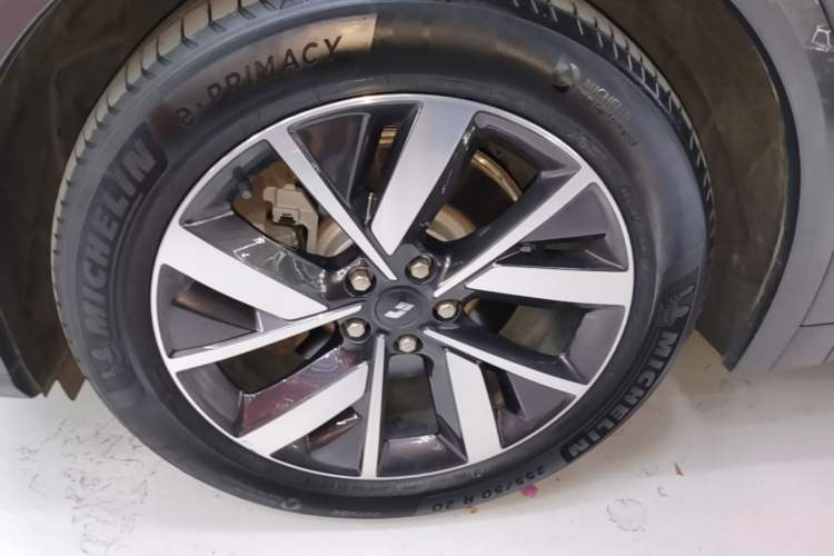 Used Li Auto L7 2023 Pro Model Left Front Wheel Hub