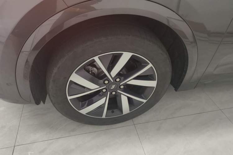 Used Li Auto L7 2023 Air model Left Front Wheel Hub