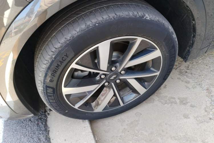 Used Li Auto L7 2023 Air model Left Front Wheel Hub