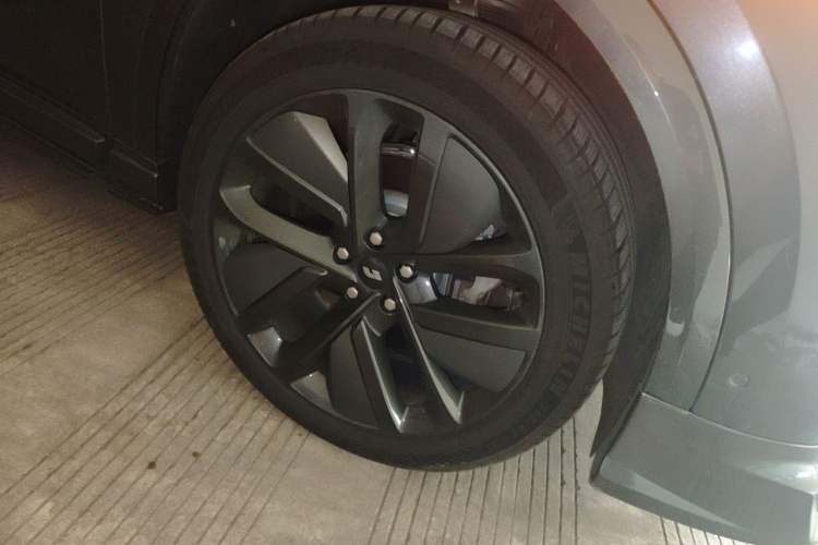 Used Li Auto L7 2023 Max model Right Front Wheel Hub