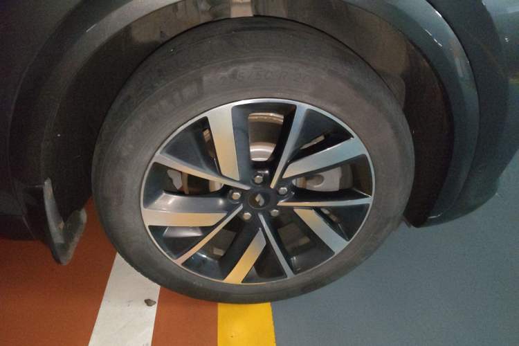 Used Li Auto L7 2023 Air model Right Front Wheel Hub