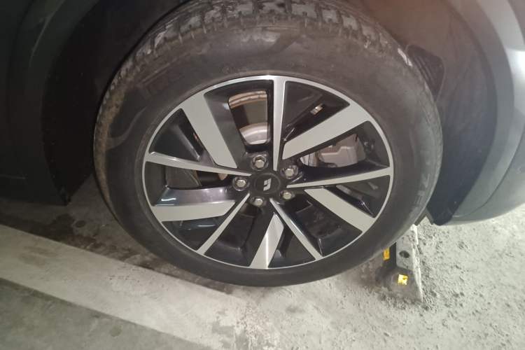 Used Li Auto L7 2023 Air model Right Front Wheel Hub