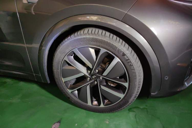 Used Li Auto L7 2023 Pro Model Right Front Wheel Hub