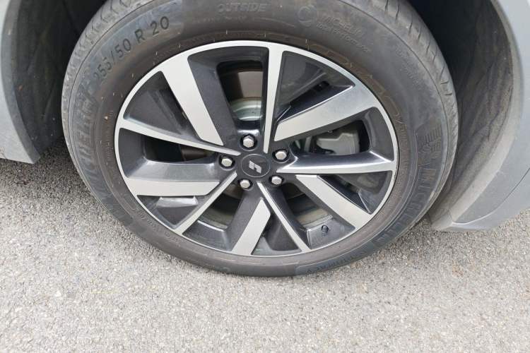 Used Li Auto L7 2023 Air model Right Front Wheel Hub