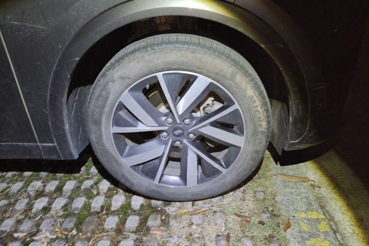 Used Li Auto L7 2023 Max model Right Front Wheel Hub