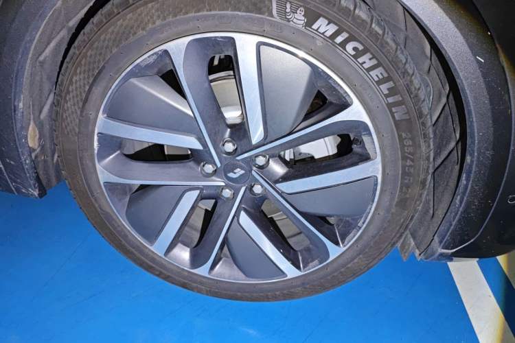 Used Li Auto L7 2023 Pro Model Right Front Wheel Hub