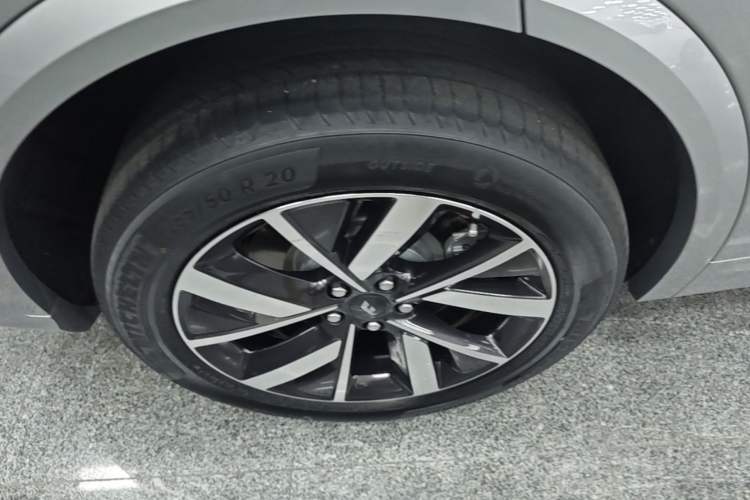 Used Li Auto L7 2023 Air model Right Rear Wheel Hub