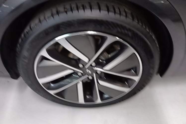 Used Li Auto L7 2023 Max model Right Rear Wheel Hub