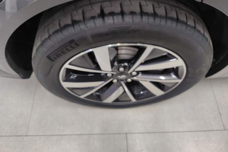Used Li Auto L7 2023 Pro Model Right Rear Wheel Hub
