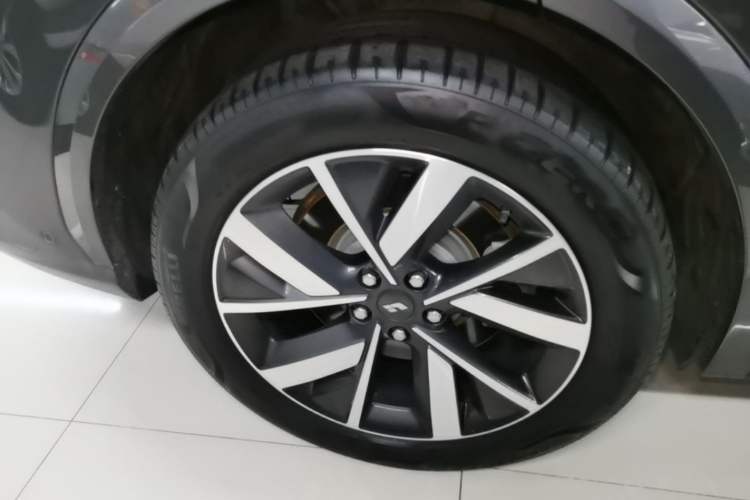 Used Li Auto L7 2023 Pro Model Right Rear Wheel Hub